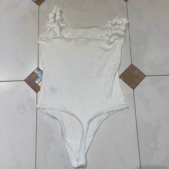 Arirzia White Ruffle Ribbed Bodysuit - Picture 2 of 3